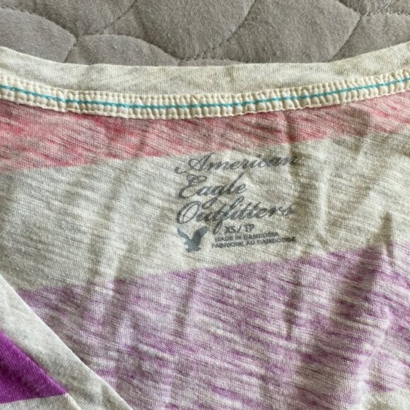 American Eagle T-shirt - Picture 3 of 3
